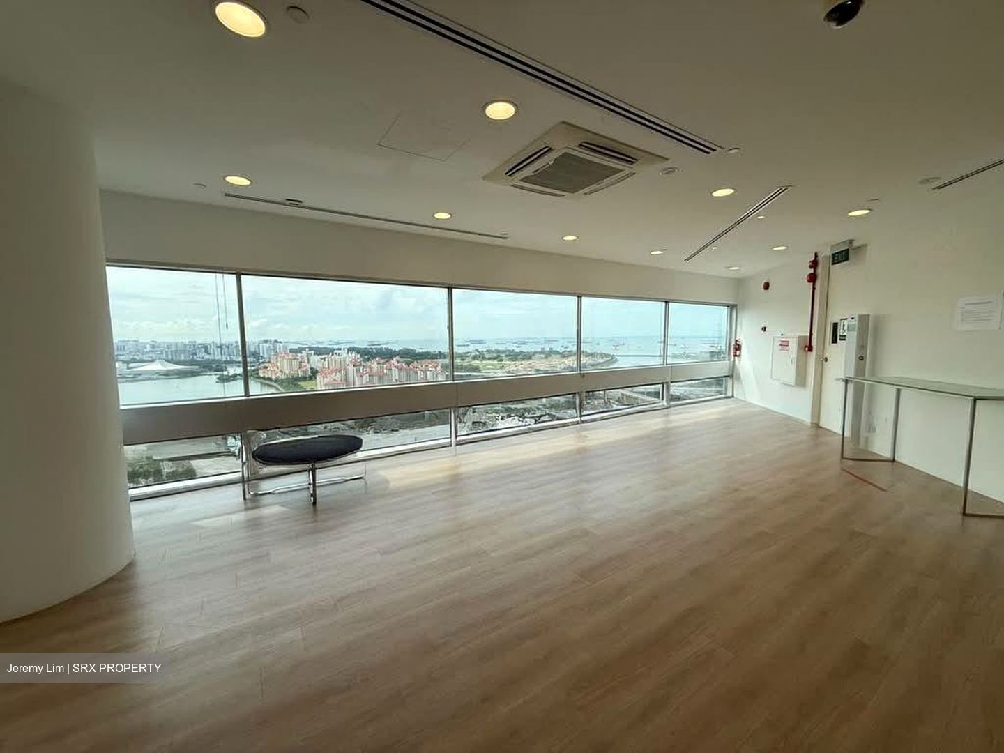Gateway East (D7), Office #565782821